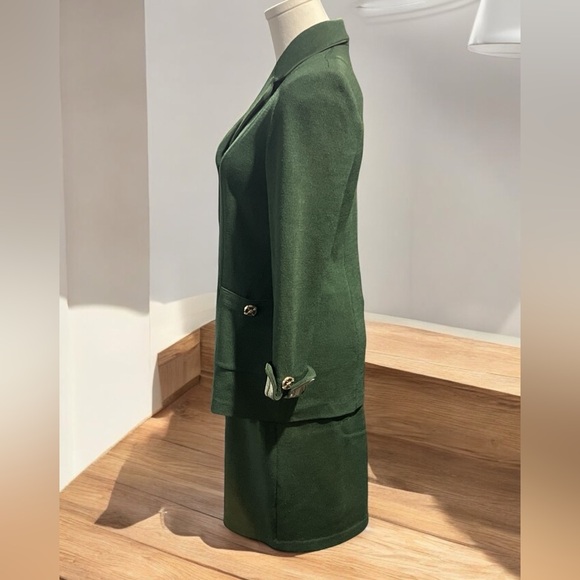 Vintage St. John Collection by Marie Gray Green Santana Knit Suit Size 2. - Picture 4 of 10